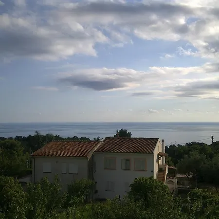 - Campomulini Apartment