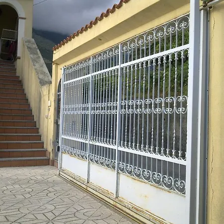 - Campomulini Apartment